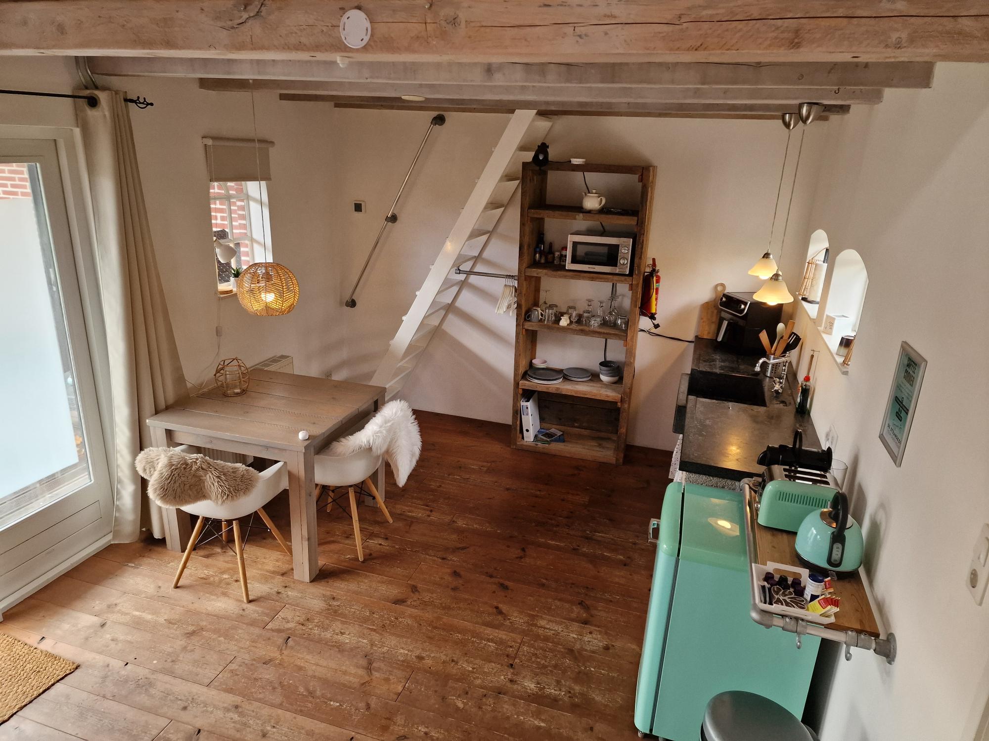 Open-plan living and dining area at Guesthouse De Strandkorf
